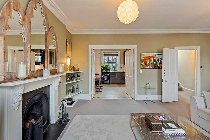 3 Bedroom Maisonette To Rent In Cambridge Gardens, North Kensington, London, W10