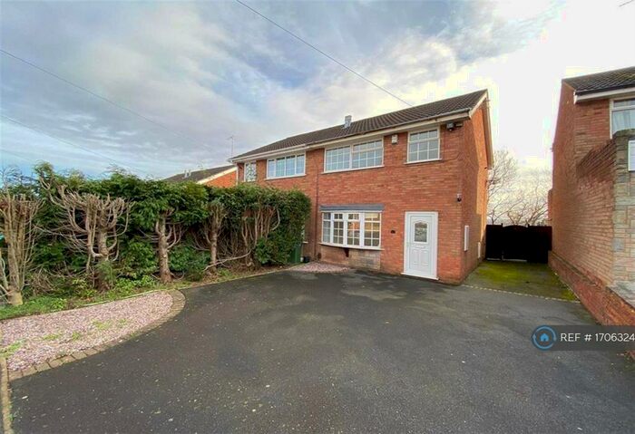 3 Bedroom Semi-Detached House To Rent In Ragees Road, Kingswinford, DY6