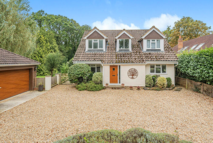 3 Bedroom Detached House For Sale In Sandford Lane, Hurst, Reading, Berkshire, RG10