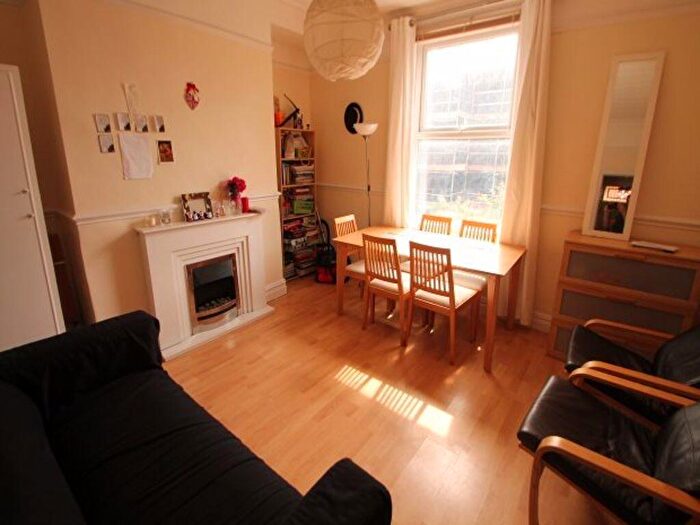 4 Bedroom House To Rent In Claremont Grove, Leeds, LS3