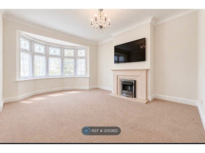 5 Bedroom Semi-Detached House To Rent In Roxy Avenue, Chadwell Heath, RM6