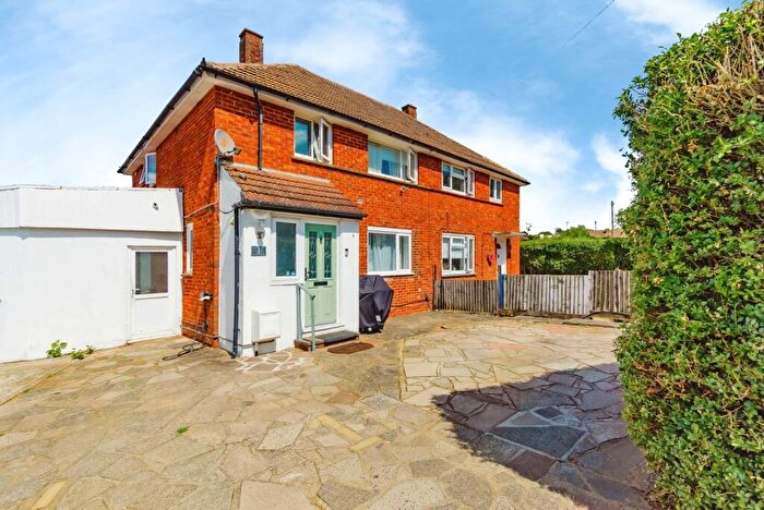 3 Bedroom Semi-Detached House For Sale In Stowell Avenue, New Addington, Croydon, CR0