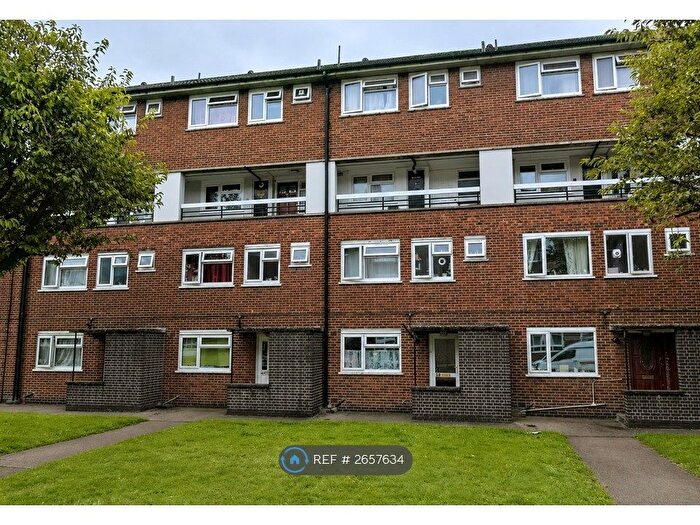 3 Bedroom Flat To Rent In Kingsman St, London, SE18
