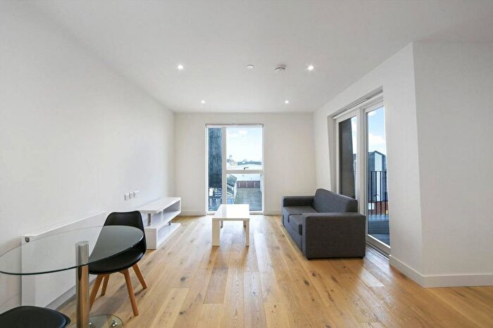 1 Bedroom Flat For Sale In Material Walk, Hayes, UB3