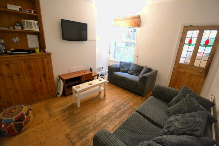 4 Bedroom Semi-Detached House To Rent In Lenton Boulevard, Lenton, Nottingham, NG7