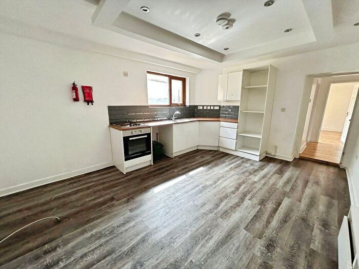 1 Bedroom Flat To Rent In Windsor Road, Neath, SA11