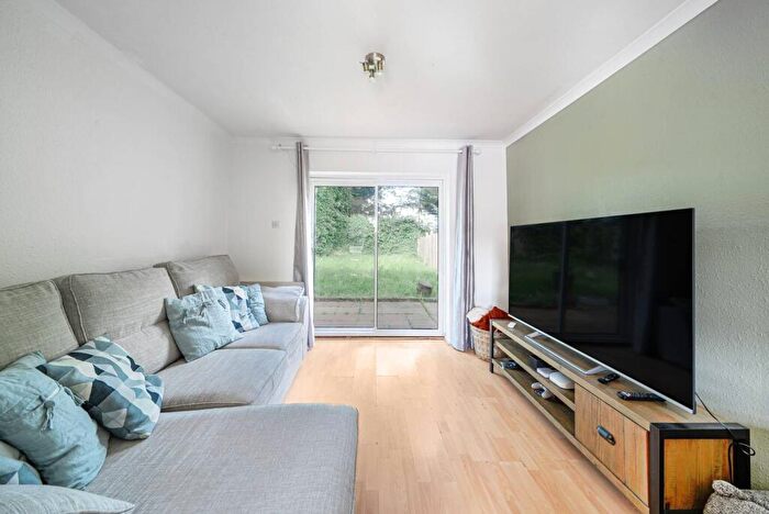 3 Bedroom House For Sale In Sequoia Park, Hatch End, Pinner, HA5