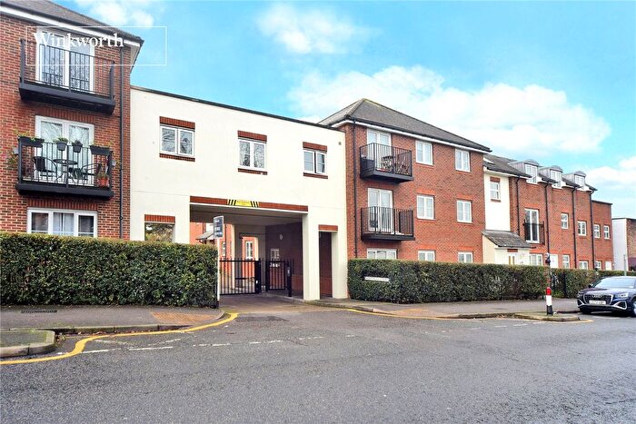 2 Bedroom Flat For Sale In Lind Road, Sutton, Surrey, SM1