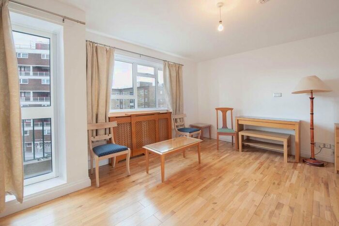 3 Bedroom Flat To Rent In Abbots Manor, London, SW1V