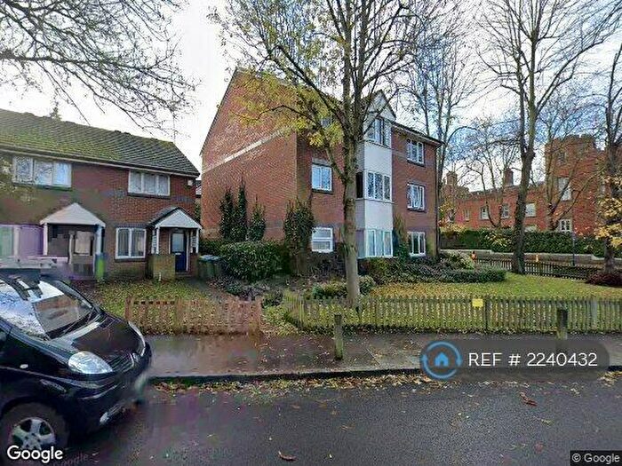 2 Bedroom Flat To Rent In Wise House, London, SE18
