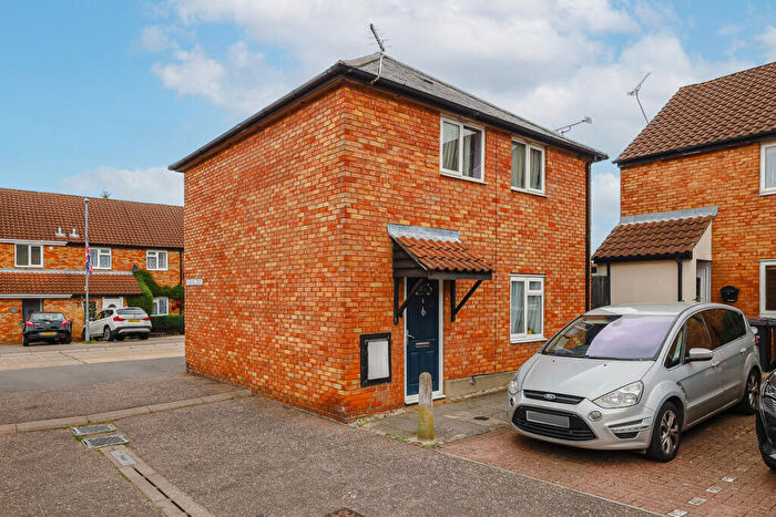 3 Bedroom Detached House For Sale In Sheering Court, Rayleigh, SS6