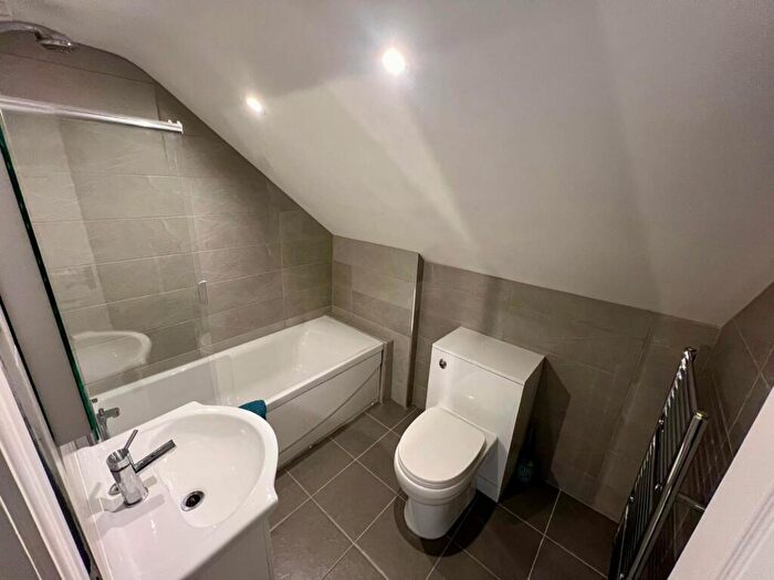 1 Bedroom Flat To Rent In South Hawksworth Street, Ilkley, West Yorkshire, Uk, LS29