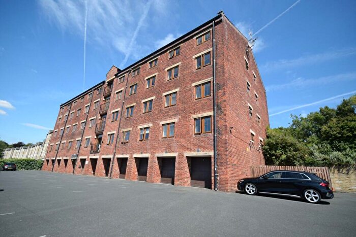2 Bedroom Apartment For Sale In Towpath House, Canal Road, Riddlesden, Keighley, BD20