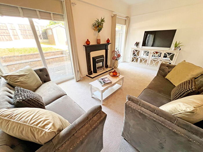 4 Bedroom Detached House For Sale In Beechfield Close, Great Glen, Leicester, LE8