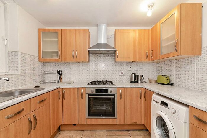 4 Bedroom Maisonette To Rent In Myrtle Walk, Hackney, London, N1