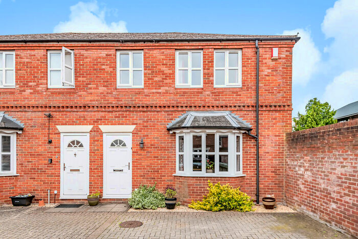 3 Bedroom Semi-Detached House To Rent In Upper Brook Street, Winchester, SO23