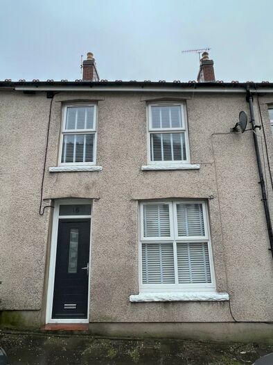 3 Bedroom Terraced House To Rent In Wellington Terrace, NP24
