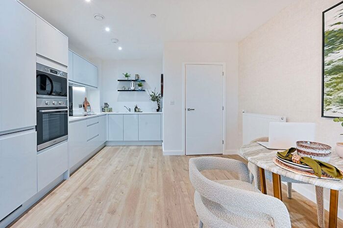 1 Bedroom Flat For Sale In Printmakers Yard, Brentford, TW8