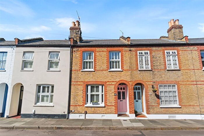 2 Bedroom Terraced House For Sale In Hamilton Road, Twickenham, TW2