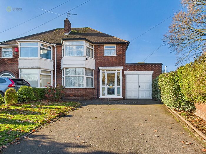 3 Bedroom Semi Detached House For Sale In Chester Road, Kingshurst, Birmingham, B36