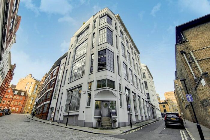 2 Bedroom Maisonette To Rent In Summers Street, Clerkenwell, London EC1R