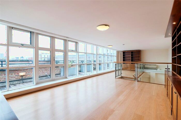 3 Bedroom Penthouse To Rent In Rosebery Avenue, London, EC1R