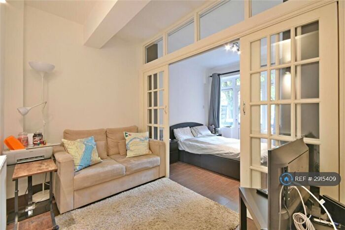 Studio To Rent In Godwin Court, London, NW1