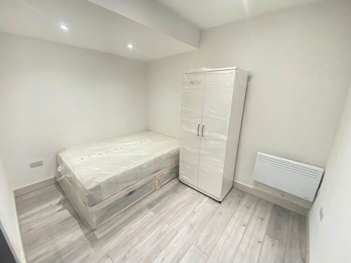 1 Bedroom Flat To Rent In Upper Tooting Road, London, SW17