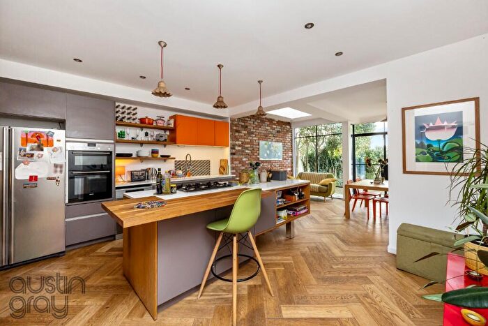 6 Bedroom Semi-Detached House For Sale In Silverdale Road, Hove, East Sussex, BN3