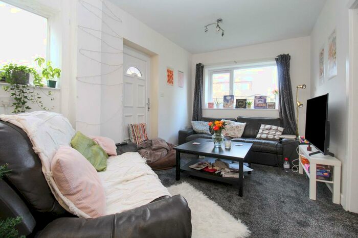 6 Bedroom Semi-Detached House To Rent In Becketts Park Crescent, Headingley, Leeds, LS6