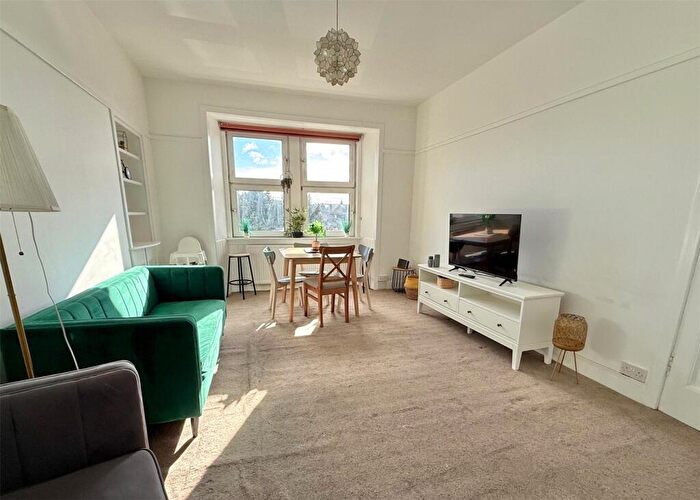 2 Bedroom Flat To Rent In East Clyde Street, Helensburgh, G84
