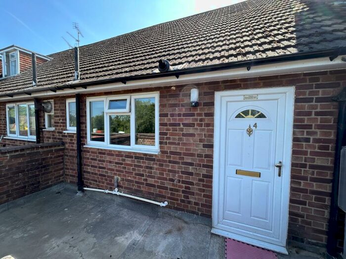 3 Bedroom Flat To Rent In The Parade, Wharf Road, Ash Vale, Aldershot, Hampshire, GU12