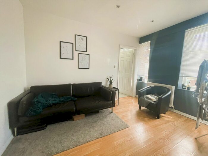 4 Bedroom Flat To Rent In Clarence Avenue, London, SW4