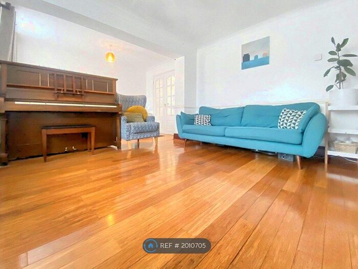 4 Bedroom End Of Terrace House To Rent In Walsham Road, Chatham, ME5