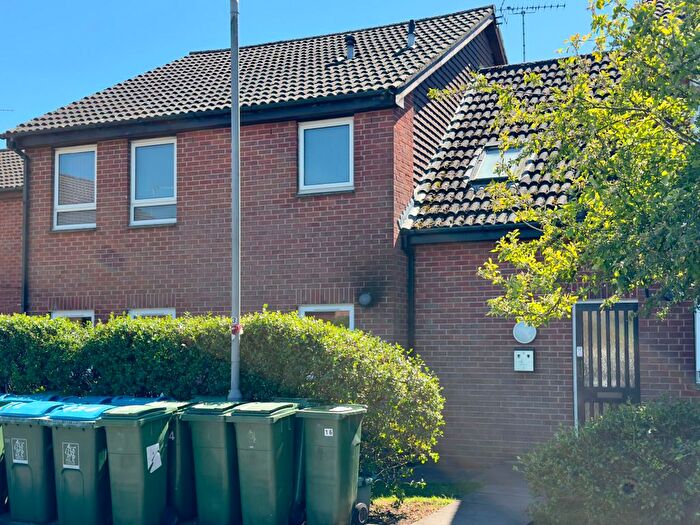 1 Bedroom Studio To Rent In Meadow Close, Aylesbury, HP20