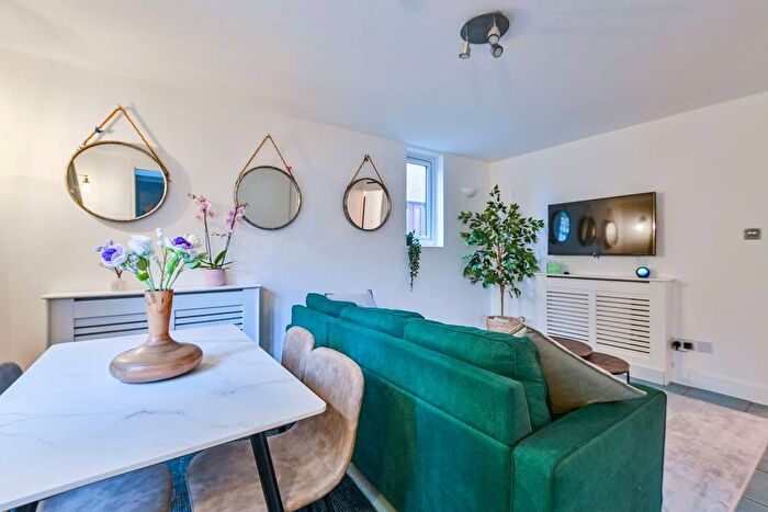 1 Bedroom Flat To Rent In Hawley Road, Chalk Farm, London, NW1