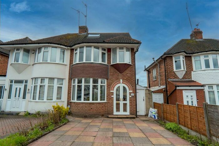 4 Bedroom Semi-Detached House To Rent In Garretts Green Lane, Sheldon, Birmingham, B26