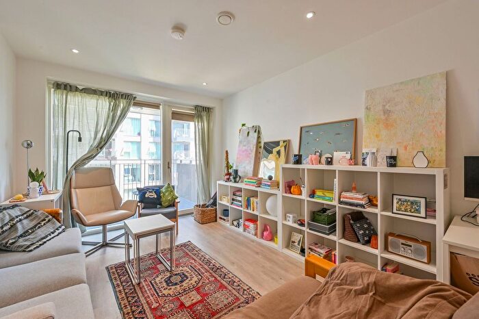 1 Bedroom Flat To Rent In Thomas Road, Limehouse, London, E14