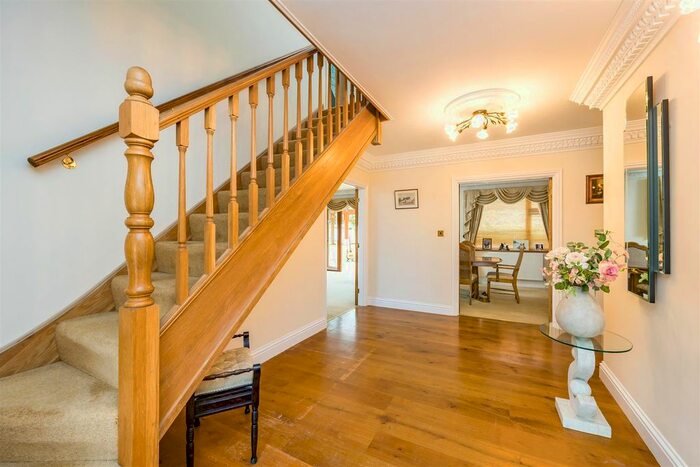 4 Bedroom Detached House For Sale In Graham Avenue, Patcham, Brighton, BN1