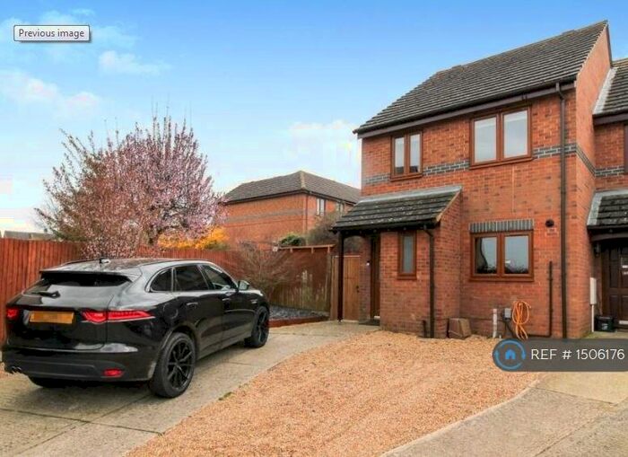 3 Bedroom Semi-Detached House To Rent In Auton Croft, Saffron Walden, CB11