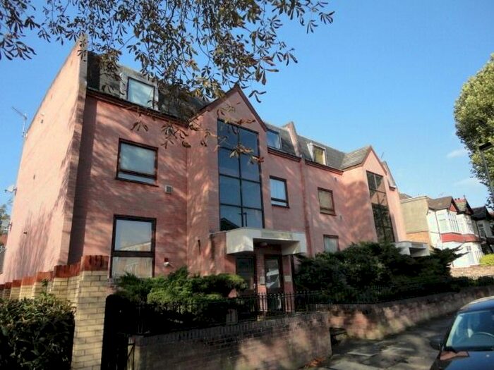 1 Bedroom Flat To Rent In Denton Court, Avenue Road, TW7