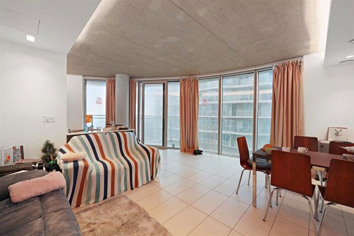 2 Bedroom Apartment For Sale In Hoola Apartents, Royal Victoria Dock, E16