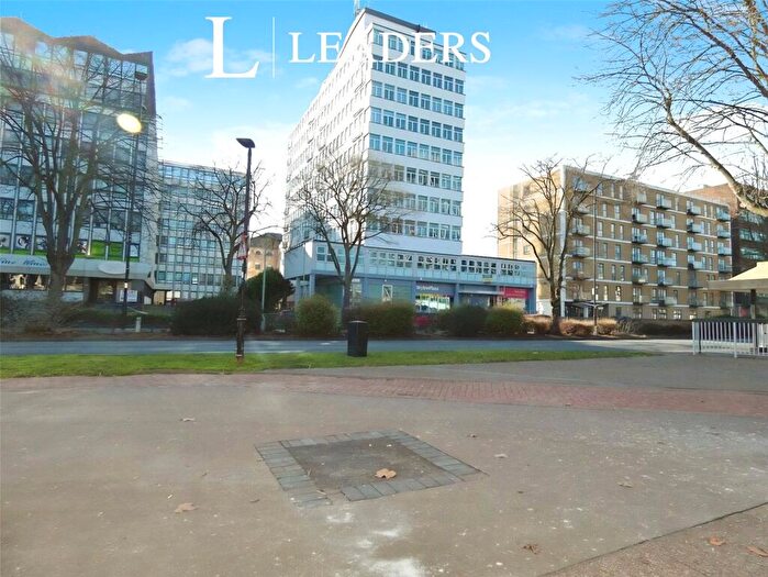 2 Bedroom Flat To Rent In Victoria Avenue, Southend-on-Sea, Essex, SS2