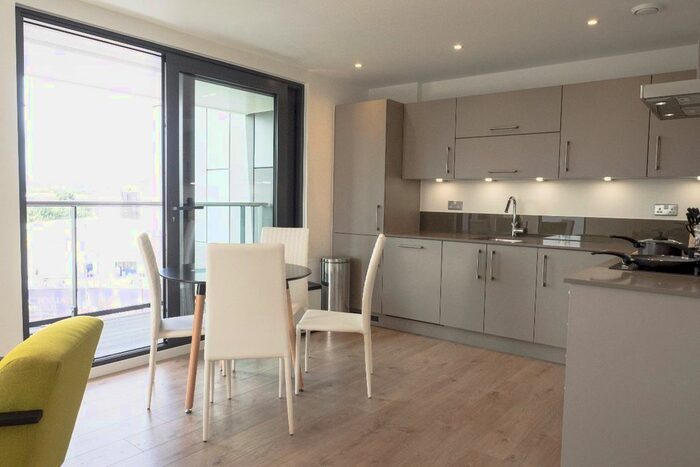 2 Bedroom Flat To Rent In Chancellor House, Rotherhithe New Road, London, SE16
