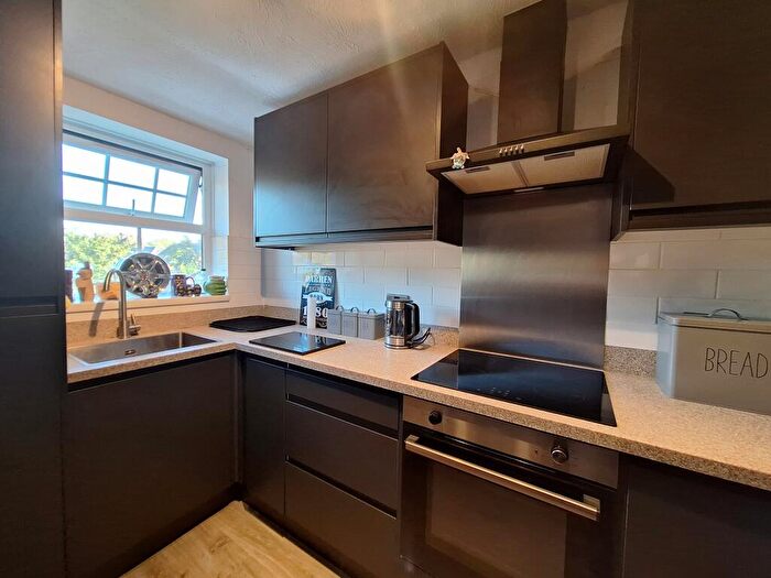 2 Bedroom Flat To Rent In Bow Arrow Lane, Dartford, DA2