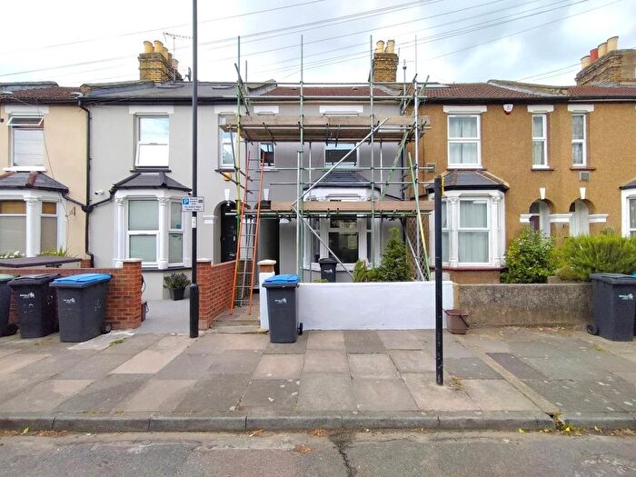 3 Bedroom Property To Rent In Edinburgh Road, N18