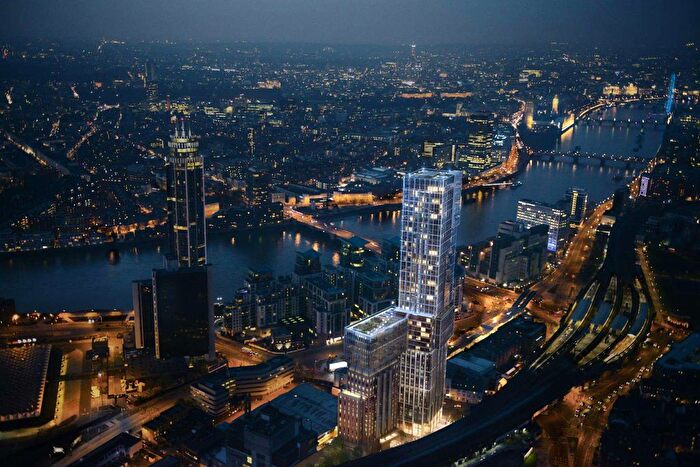 2 Bedroom Flat For Sale In Bondway, London, SW8