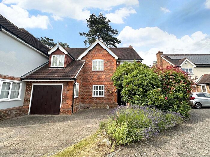 4 Bedroom Semi-Detached House For Sale In Kemsley Chase, Slough, Berkshire, SL2