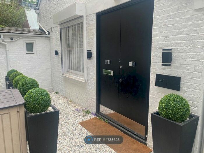 3 Bedroom Detached House To Rent In Gunter Grove, London, SW10