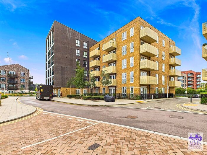 2 Bedroom Flat For Sale In Corys Road, Rochester, ME1